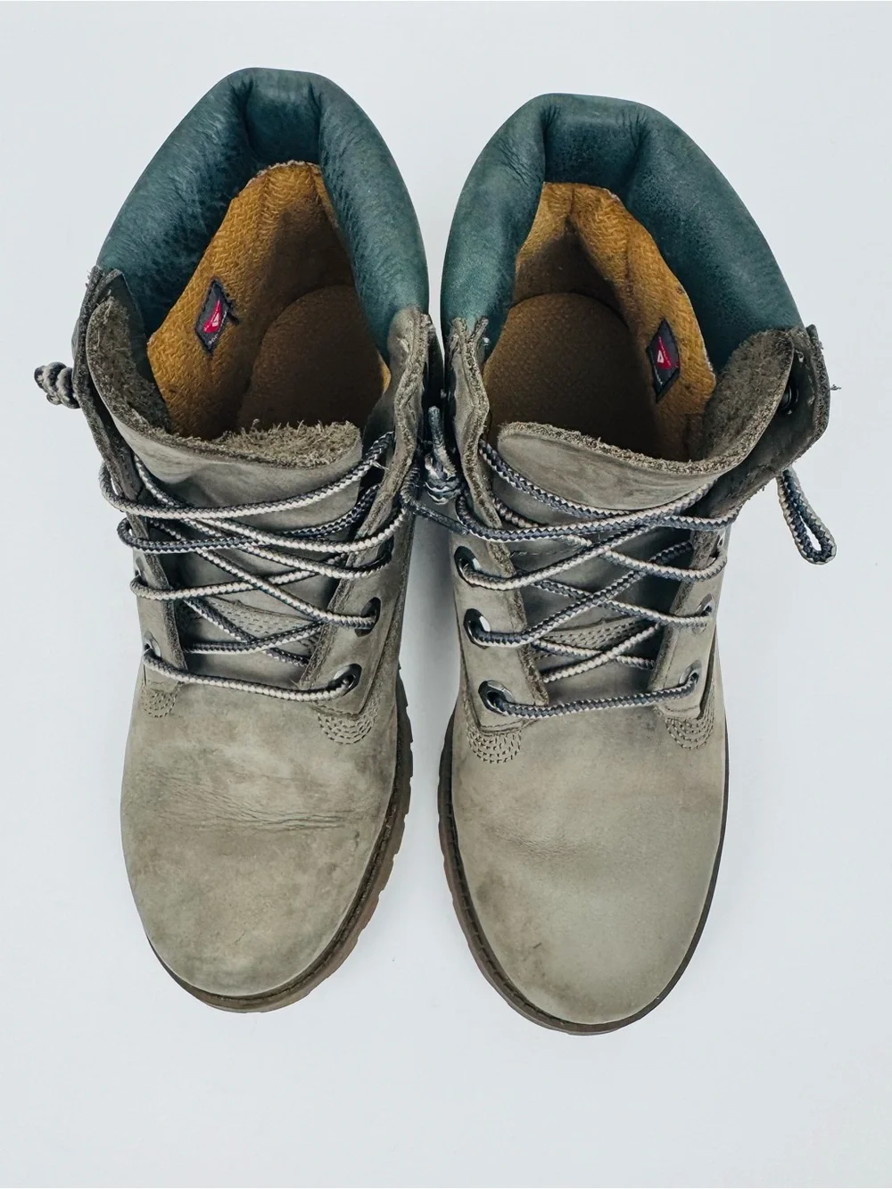 Timberland Kid's Waterproof Boots. Non marking sole. Lace-up design. Size 4.5.